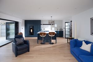 Sitting Room (2)- click for photo gallery